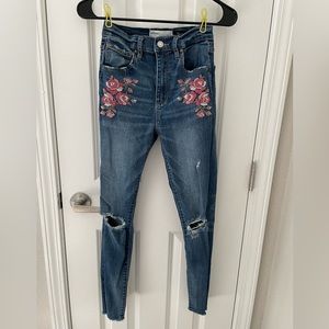 High Wasted Jeans with Flower Embroidery and knee Rips